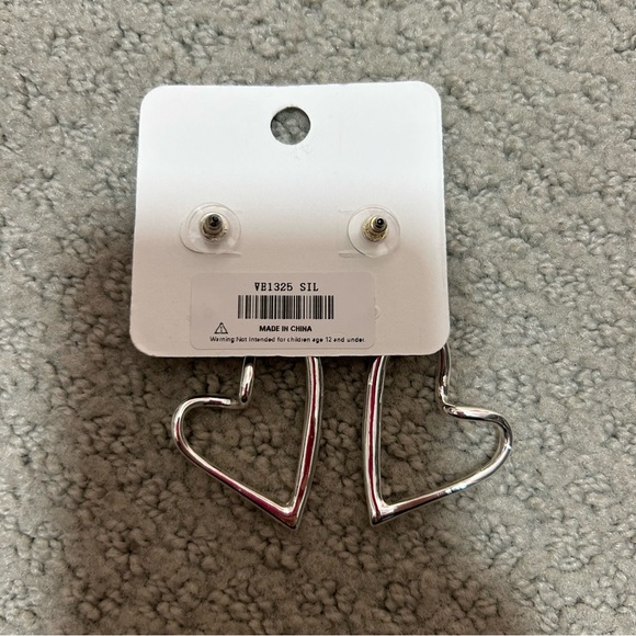 Heart-Shaped Silver Earrings - Picture 4 of 5